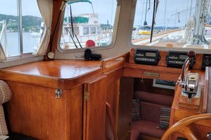 1985 Fisher 37