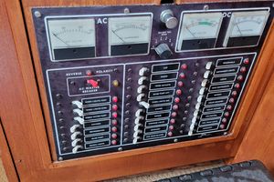 1985 Fisher 37