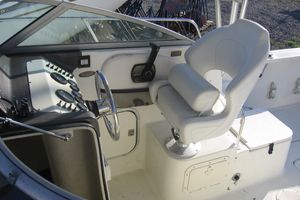 2001 Trophy Boat 2352