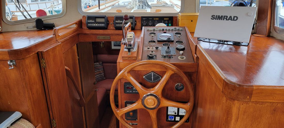 1985 Fisher 37