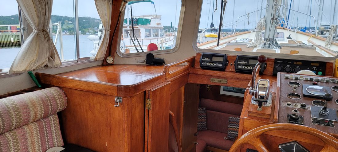 1985 Fisher 37