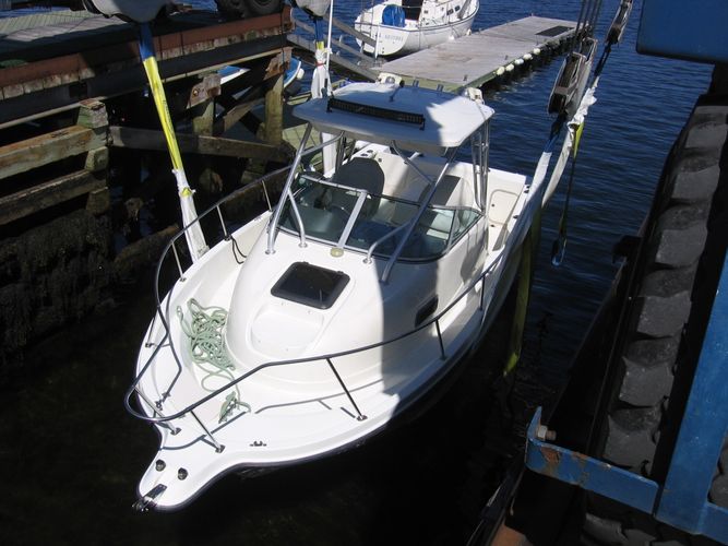 2001 Trophy Boat 2352