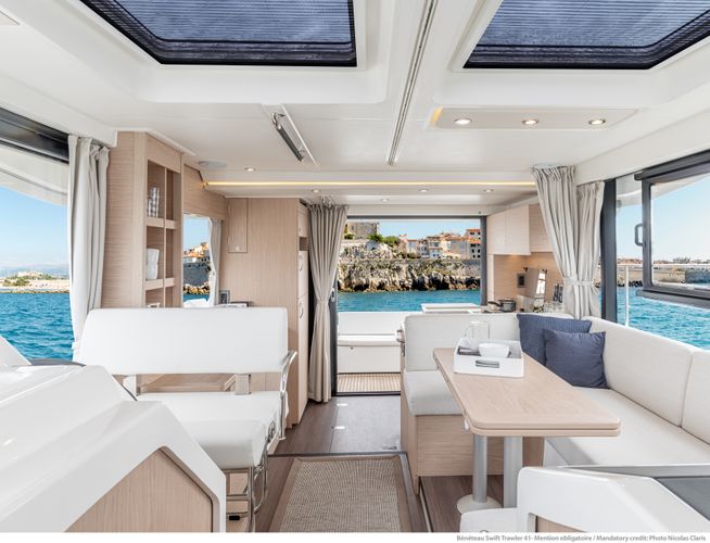 2025 Beneteau Swift Trawler 41 FLY