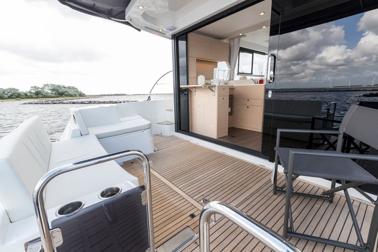 2025 Beneteau Swift Trawler 41 FLY