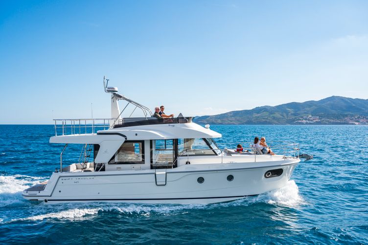 2025 Beneteau Swift Trawler 41 FLY